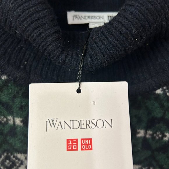 NWT J.W. Anderson x Uniqlo Sweater Lambswool Jacquard Turtleneck - Picture 2 of 5